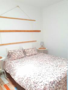 Łóżko lub łóżka w pokoju w obiekcie Los Ancones Apartment