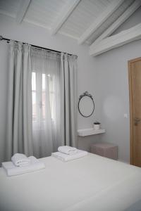 Cama o camas de una habitación en Foxnest Rest Villa Corfu