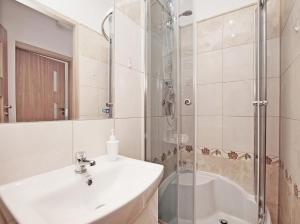 Łazienka w obiekcie COCO Apartments Gdańsk Centrum Górka