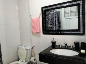 A bathroom at Monoambiente confortable a pasos de Bv. Oroño