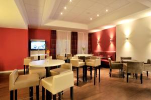 TV a/nebo společenská místnost v ubytování Hotel Sachsen-Anhalt