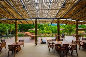 Binlha Raft Resort餐厅或其他用餐的地方