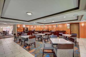 A restaurant or other place to eat at Best Western Plus Keene Hotel