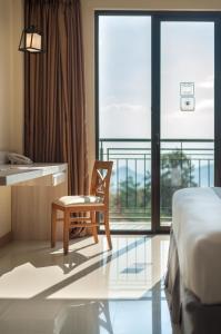 Postel nebo postele na pokoji v ubytování Nava Hotel Tawangmangu