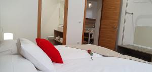 Łóżko lub łóżka w pokoju w obiekcie Apartamentos Antares 2