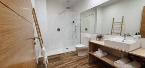 Łazienka w obiekcie Apartamentos Antares 2