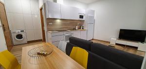 Kuchnia lub aneks kuchenny w obiekcie Apartamentos Antares 2