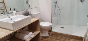 Łazienka w obiekcie Apartamentos Antares 2