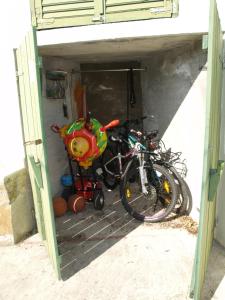 een paar fietsen geparkeerd in een garage bij Apartments Lavanda Fiesa in Piran
