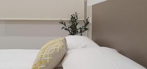 Łóżko lub łóżka w pokoju w obiekcie Apartamentos Antares 2