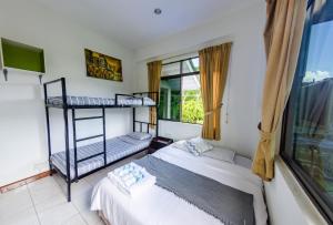 Кровать или кровати в номере Poni Homestay