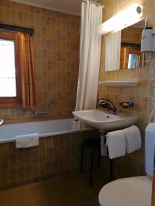 Koupelna v ubytování Petit Helvetia Budget Hotel