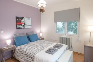 Ένα ή περισσότερα κρεβάτια σε δωμάτιο στο Affordable luxury garden apartment