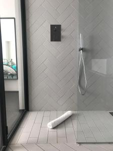 Un baño de Loraia Design Rooms