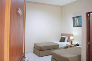 Postel nebo postele na pokoji v ubytování Hotel Graha DPT 33