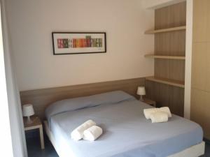Un pat sau paturi într-o cameră la Residence Magarà