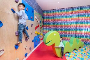 Niños alojados en Dorsett Tsuen Wan, Hong Kong