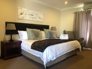 Łóżko lub łóżka w pokoju w obiekcie Uitzicht Guesthouse