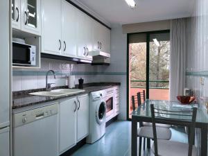 Kuchyň nebo kuchyňský kout v ubytování Vivienda Familiar junto Plaza Toros de Teruel