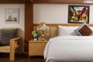 מיטה או מיטות בחדר ב-TrangTrang Boutique Hotel