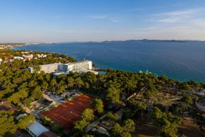 an overhead view of a building next to the water at Hotel Pinija in Petrcane