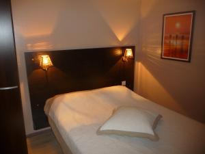 Postel nebo postele na pokoji v ubytování Aix Hotel