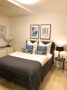 Postel nebo postele na pokoji v ubytování Ferienwohnung Domizil am Delft Emden