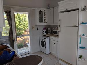 Photo de la galerie de l'établissement Anthoula's Sea View Apartment, à Piso Livadi