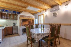 Kuchyň nebo kuchyňský kout v ubytování Holiday home Paradise