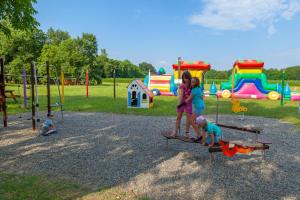 Zona de juegos para niños en Le Moulin