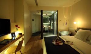 a hotel room with a bed and a tv at Ohla Barcelona in Barcelona