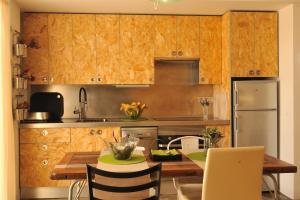 Kuchnia lub aneks kuchenny w obiekcie El Susurro Ecoliving_VILLA PARDELA