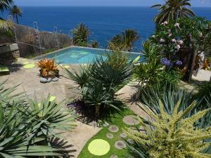 Basen w obiekcie El Susurro Ecoliving_VILLA PARDELA lub w pobliżu