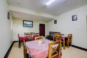TV a/nebo společenská místnost v ubytování The Abode
