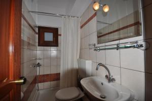 a bathroom with a sink and a toilet and a shower at Guesthouse Papagiannopoulou in Zagora