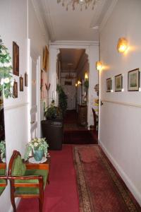 a hallway with a red carpet and a room with a hallwayngth at Hotel-Fink in Hamburg