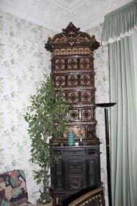 a room with a large wooden cabinet with a plant on it at Hotel-Fink in Hamburg