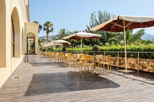 Un restaurante o sitio para comer en Hotel Envia Almería Spa & Golf