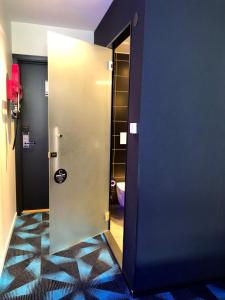a hallway with a door leading to a bathroom at Magic Hotel Solheimsviken in Bergen