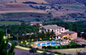 an aerial view of a villa with a swimming pool at Tenuta Bellaprima CALTAGIRONE in Niscemi
