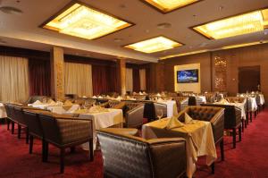 Restaurant o un lloc per menjar a Golden Inn Hotel