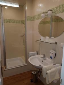 Koupelna v ubytování Hotel - Garni Stabauer + 37 fotografií