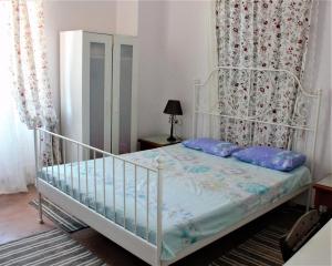 A bed or beds in a room at Nymph