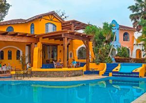 Bazén v ubytování Mantaraya Lodge nebo v jeho okolí
