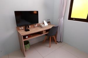 TV a/nebo společenská místnost v ubytování Mayu Hotel