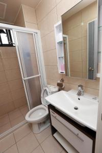 Koupelna v ubytování Mayu Hotel