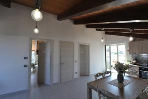 A kitchen or kitchenette at B&B Cascina Fiorita Még 9 kép