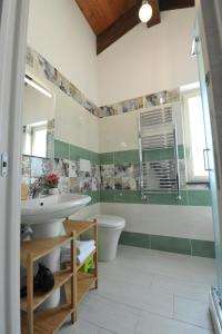 A kitchen or kitchenette at B&B Cascina Fiorita
