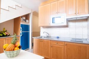 Кухня или кухненски бокс в Apartamentos Punta Marina by LIVVO