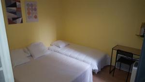 Postel nebo postele na pokoji v ubytování Hôtel Confort